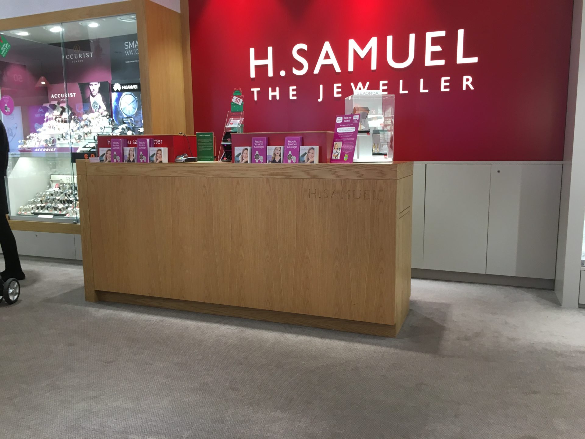 H Samuel Desk